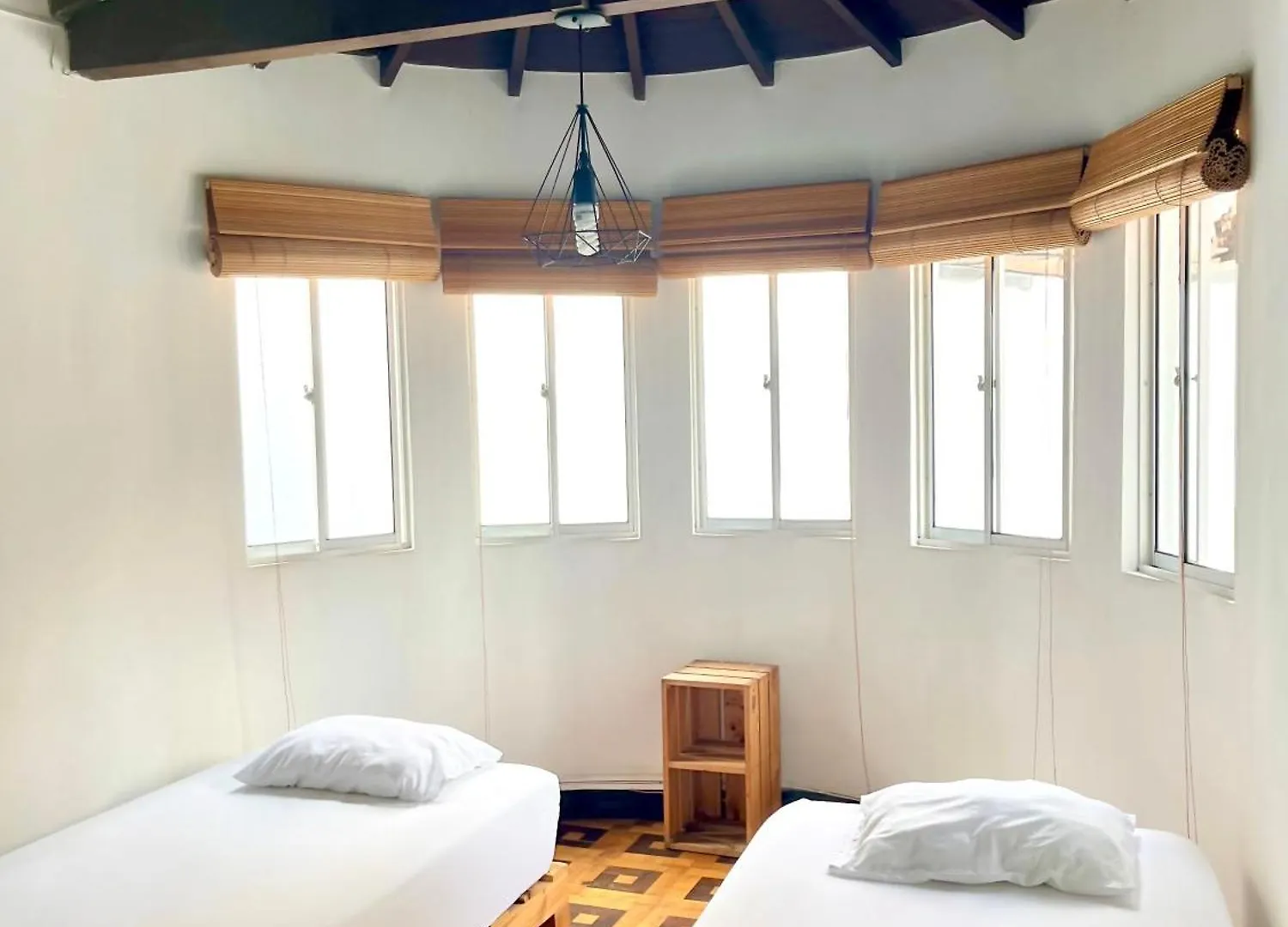 Calibrí, La Casa Libre Del Río Hotel Medellín Pensión