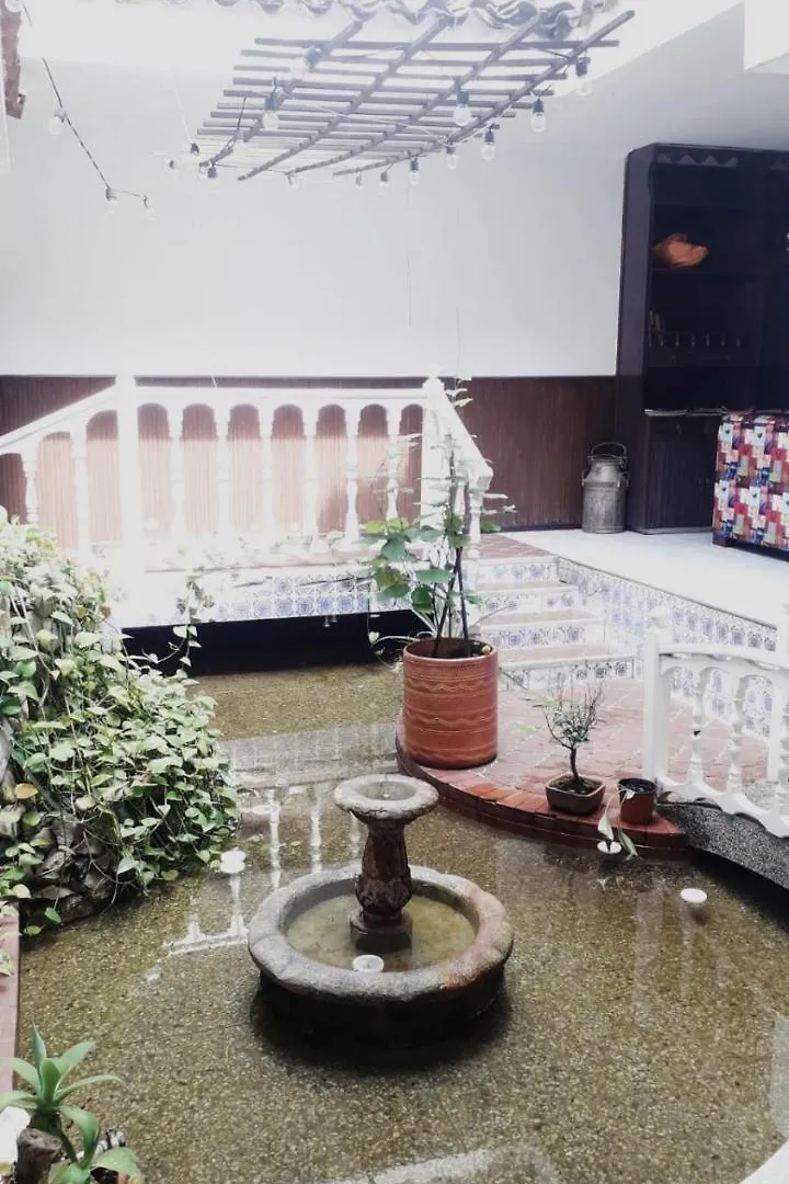 Calibrí, La Casa Libre Del Río Hotel Medellín Pensión